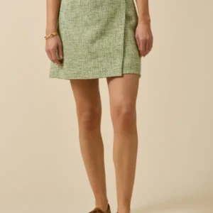 Kurzer Damen-Wickelrock aus kariertem Tweed