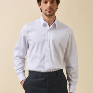 Einfarbiges Herrenhemd aus Twill in klassischer Passform