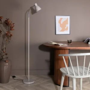 Stehlampe „Sina“ – Schlichtes Design mit schwenkbarem Kopf