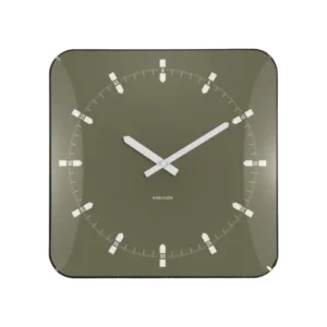 Quadratische Wanduhr mit grünem Zifferblatt, weißen Zeigern und Strichindex
