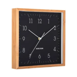 Quadratische Wanduhr: schwarzes Ziffernblatt, Bambusrahmen, Karlsson