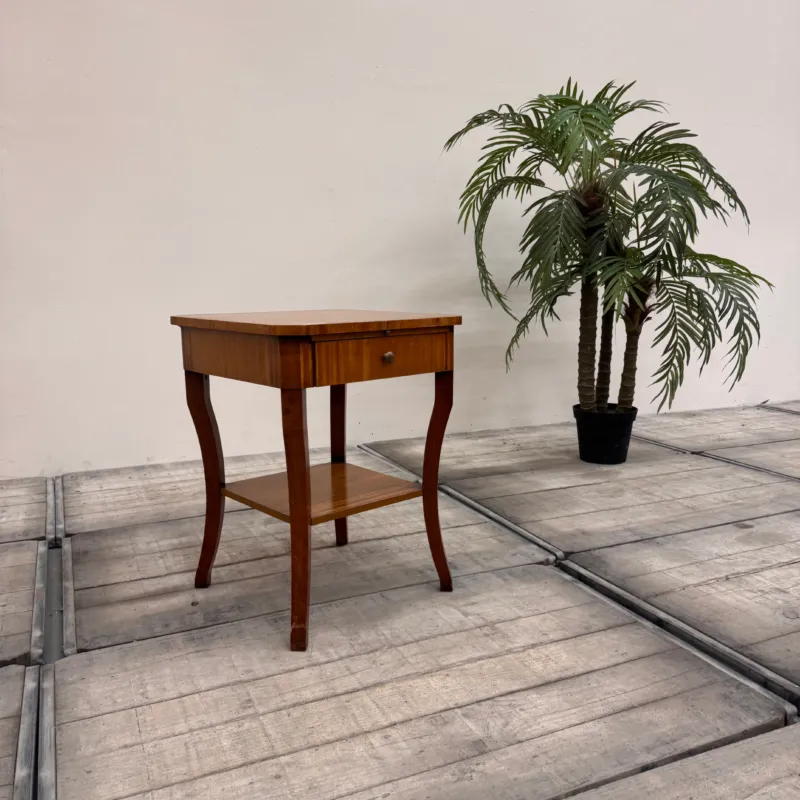 Stilmöbel Beistelltisch im Biedermeier-Stil Mahagoni Tisch 5-Sterne Schlosshotel