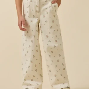 Mädchenhose mit weitem Schnitt und Print