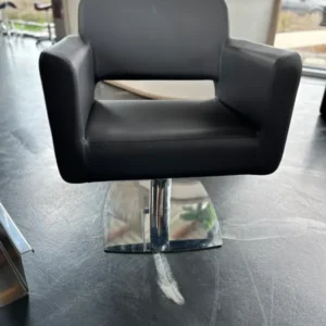 Ausstellungsstück 85 Friseurstuhl– Nur 1 Stück verfügbar