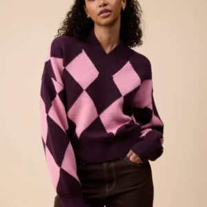 Merino Wool V-Neck Cropped Jumper in Pink & Fig Argyle