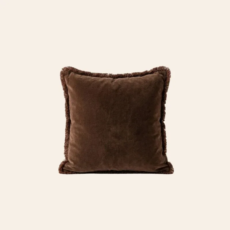 Kotabo sierkussen effen bruin met franjes – 45 x 45 cm – Chocolate Chic