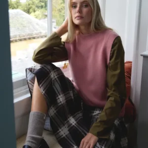 Merino Wool Buttoned Vest in Pink