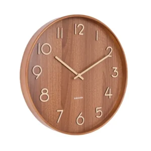 Karlsson Wanduhr aus dunklem Holz, rund, mit arabischen Ziffern und weißen Zeigern