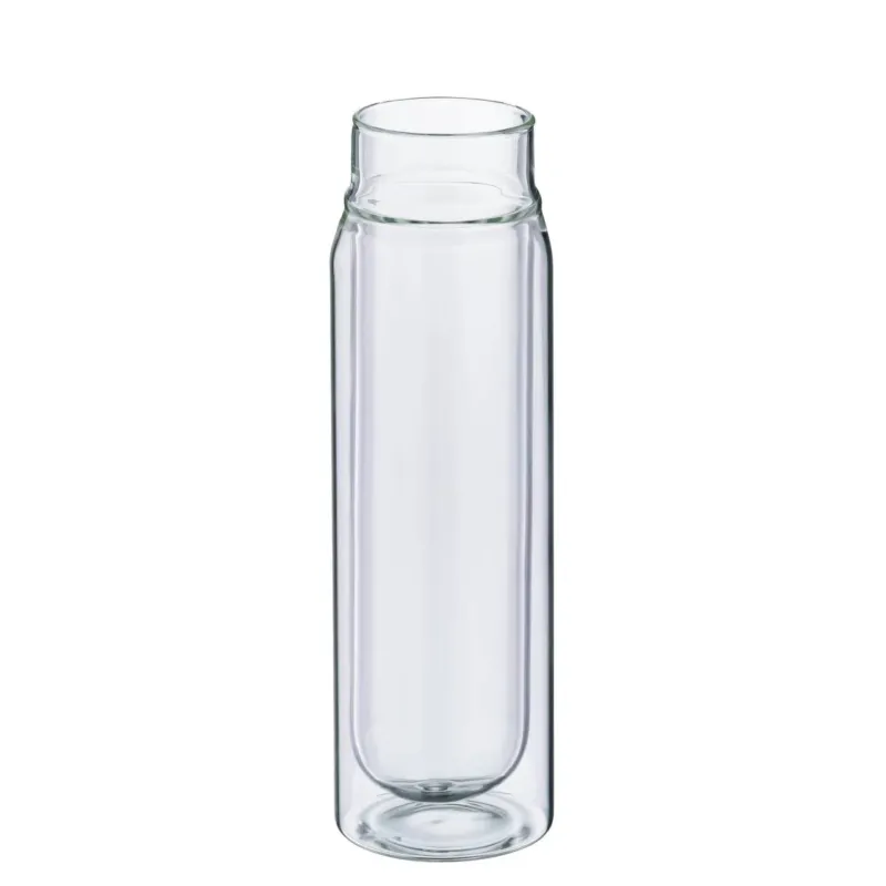 Auf dem Bild ist ein schlankes, transparentes Glas ohne sichtbare Inhalte zu sehen. Es hat eine relativ hohe, zylindrische Form und steht aufrecht. Das Glas könnte für Getränke genutzt werden.