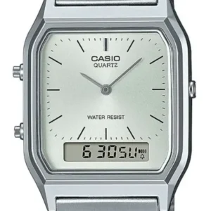 Casio-Armbanduhr frontal, silbernes Gehäuse und Metallband mit Dual-Display.
