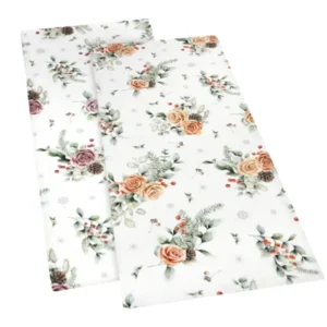 Weisse XS Tischlaeufer – Winterdeko mit gefrosteten Rosen in rosa oder orange, Tannenzapfen und Zweigen – 100% Baumwolle – aus der beties Magie des Winters "Frost-Rose" Kollektion.