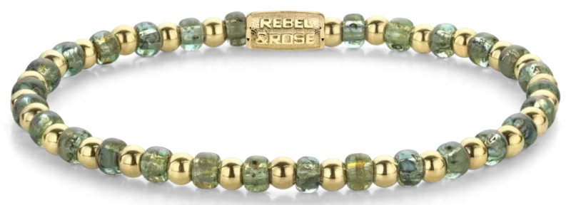 Armband mit grünen Glasperlen, goldfarbenen Plättchen und Edelstahlverschluss